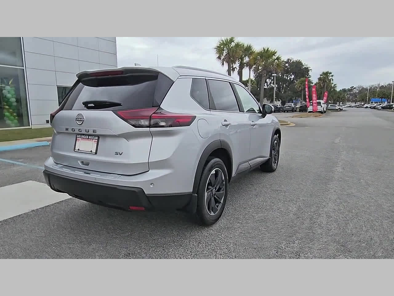 Used 2024 Nissan Rogue SV w/ SV Premium Package image 32