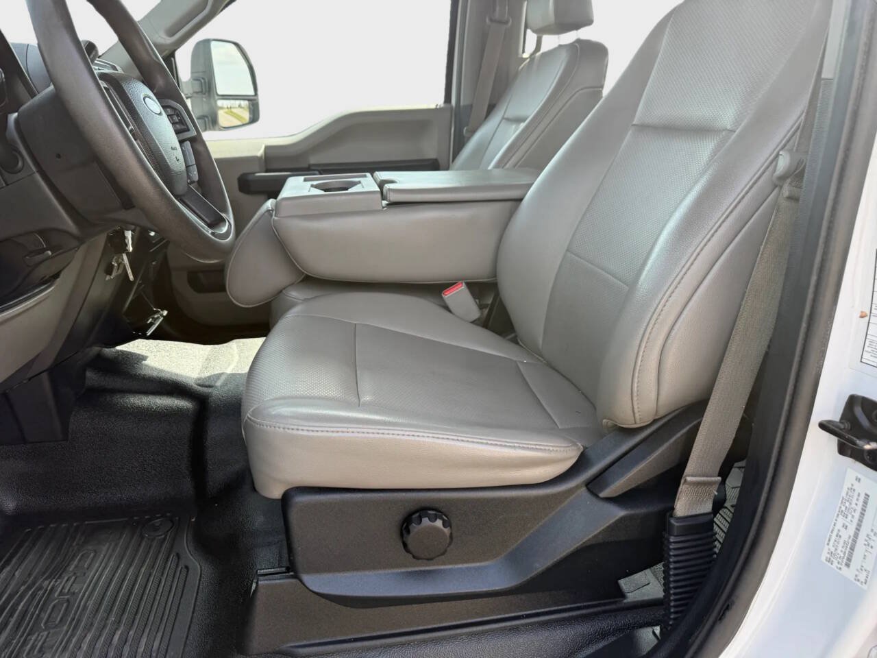 Used 2017 Ford F250 XL AWD/4WD image 9