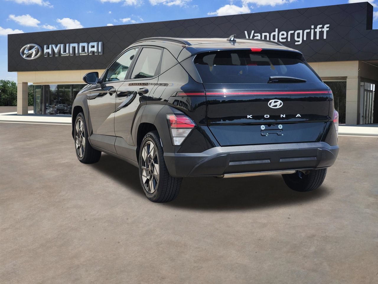 Used 2025 Hyundai Kona SEL FWD image 3