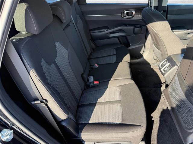 Used 2023 Kia Sorento LX image 21