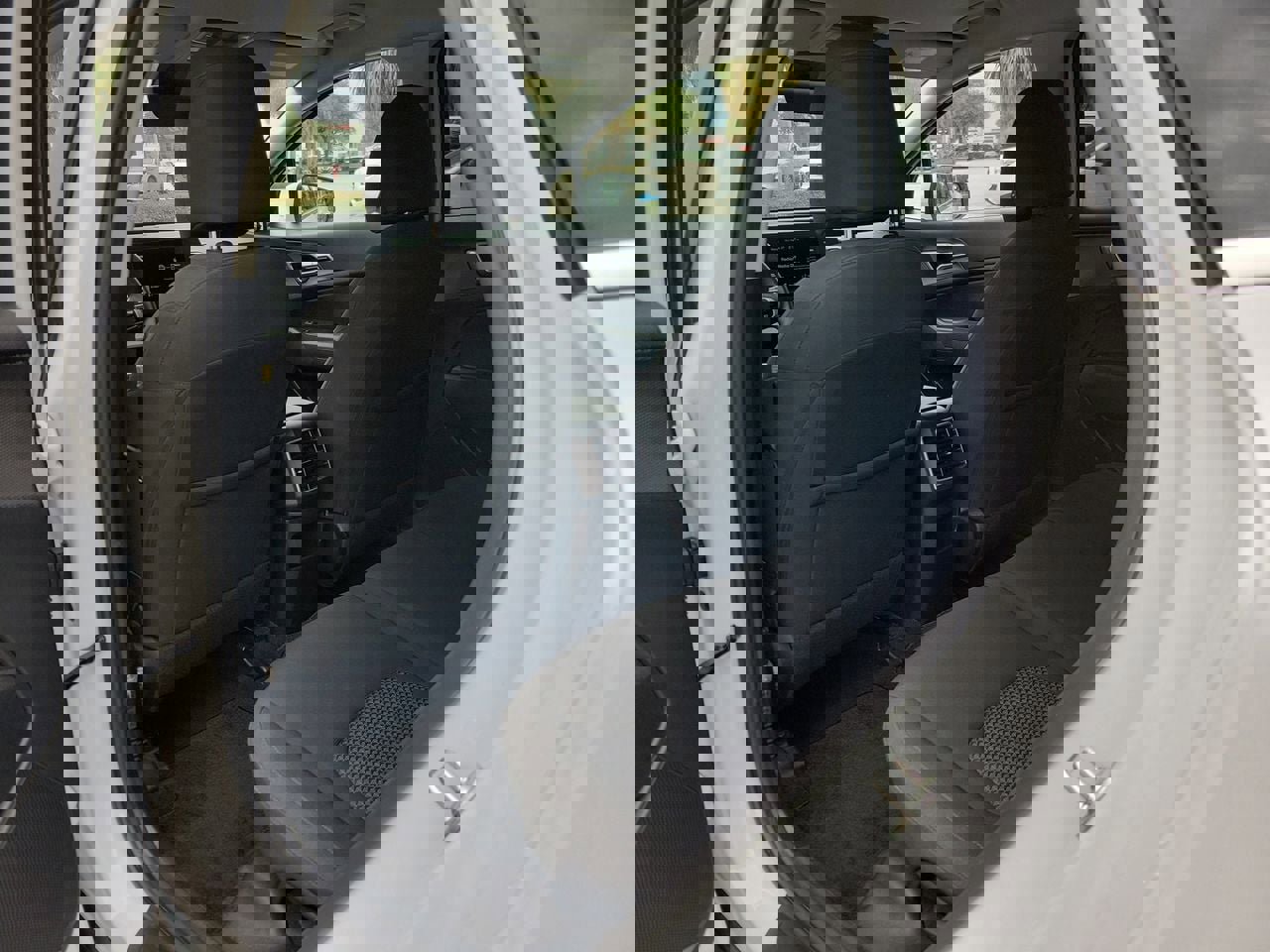 Used 2025 Kia Sportage LX image 8