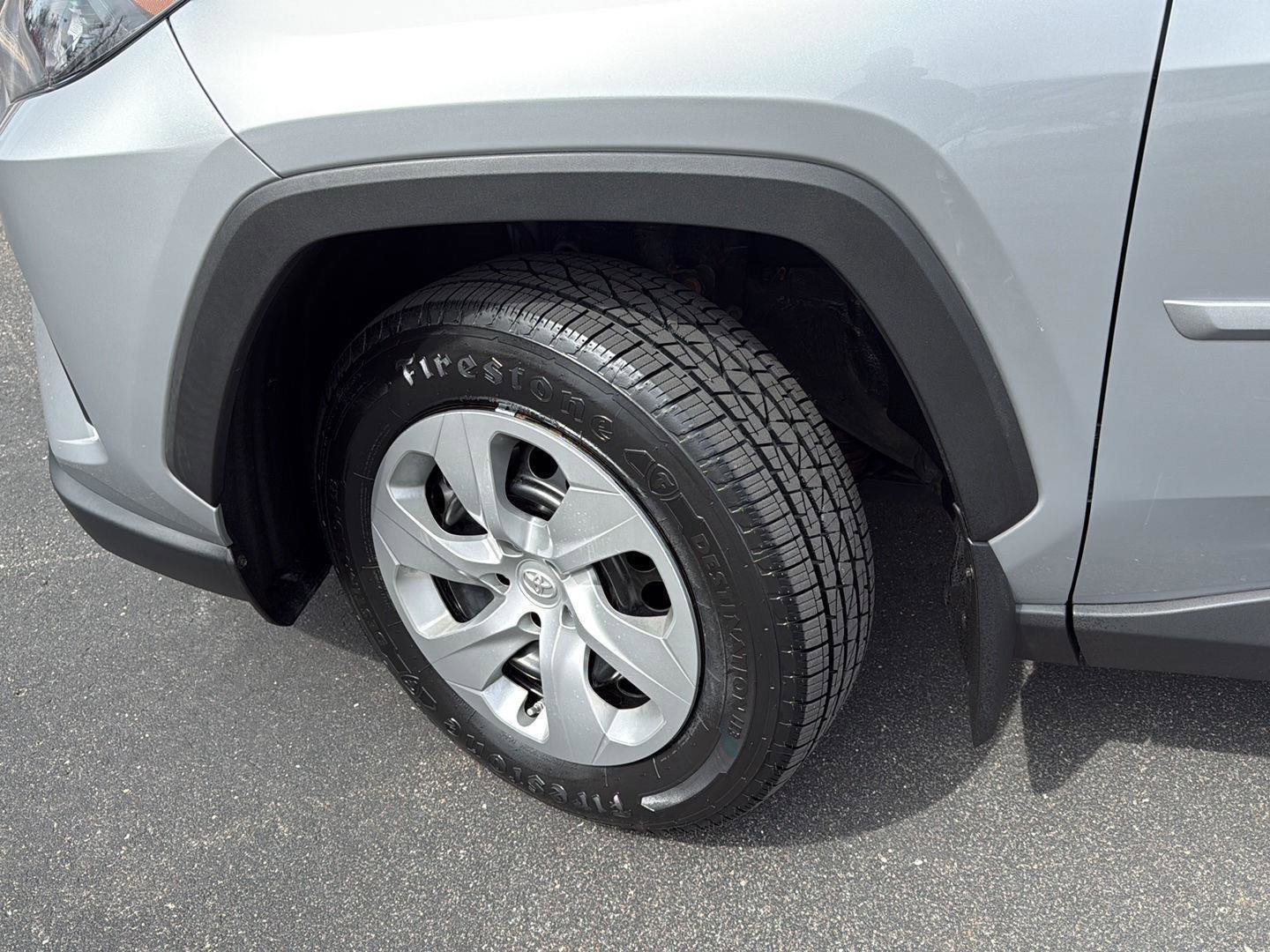 Used 2022 Toyota RAV4 LE AWD/4WD image 5