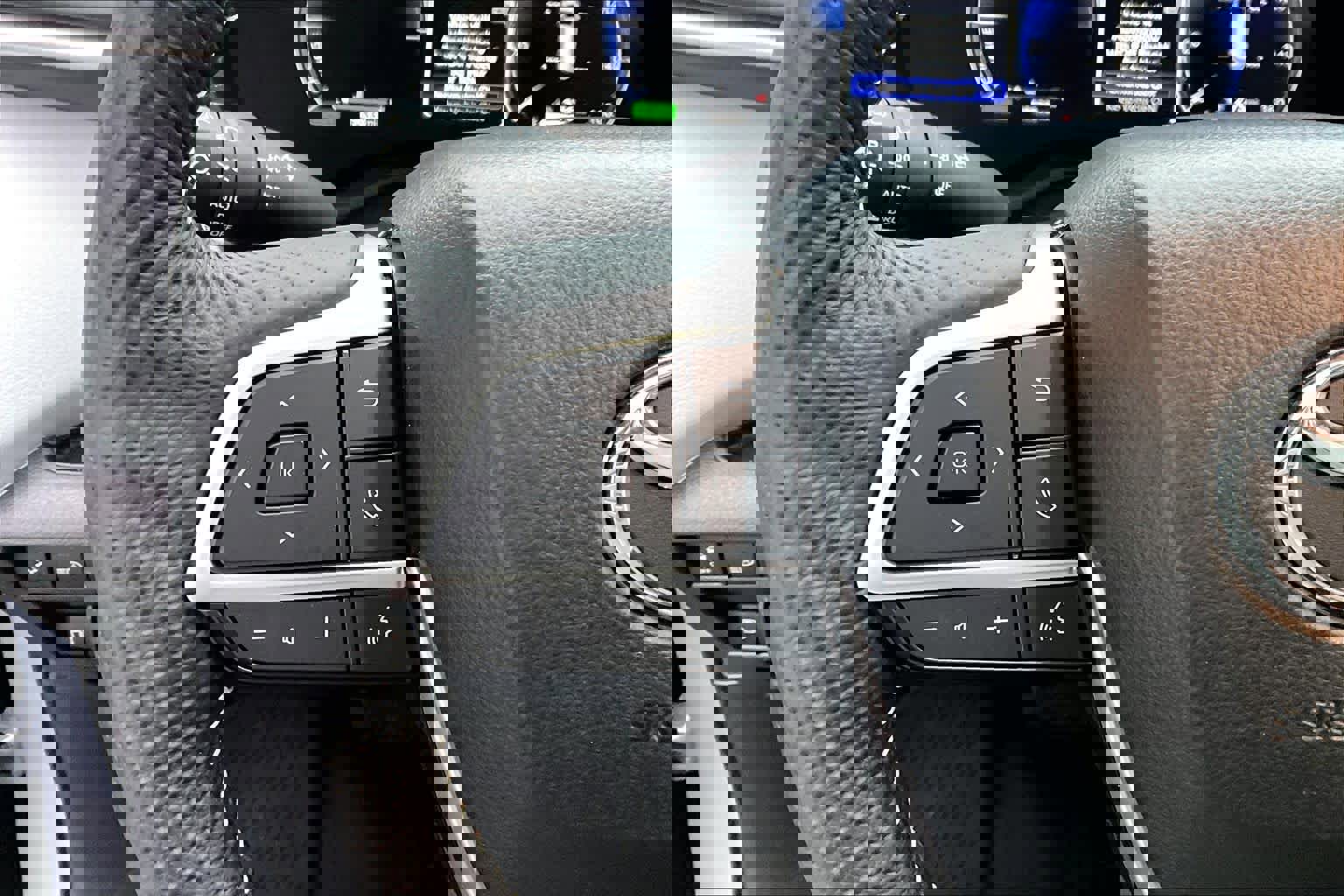 Used 2025 Toyota Sienna XSE w/ XSE Plus Package image 23