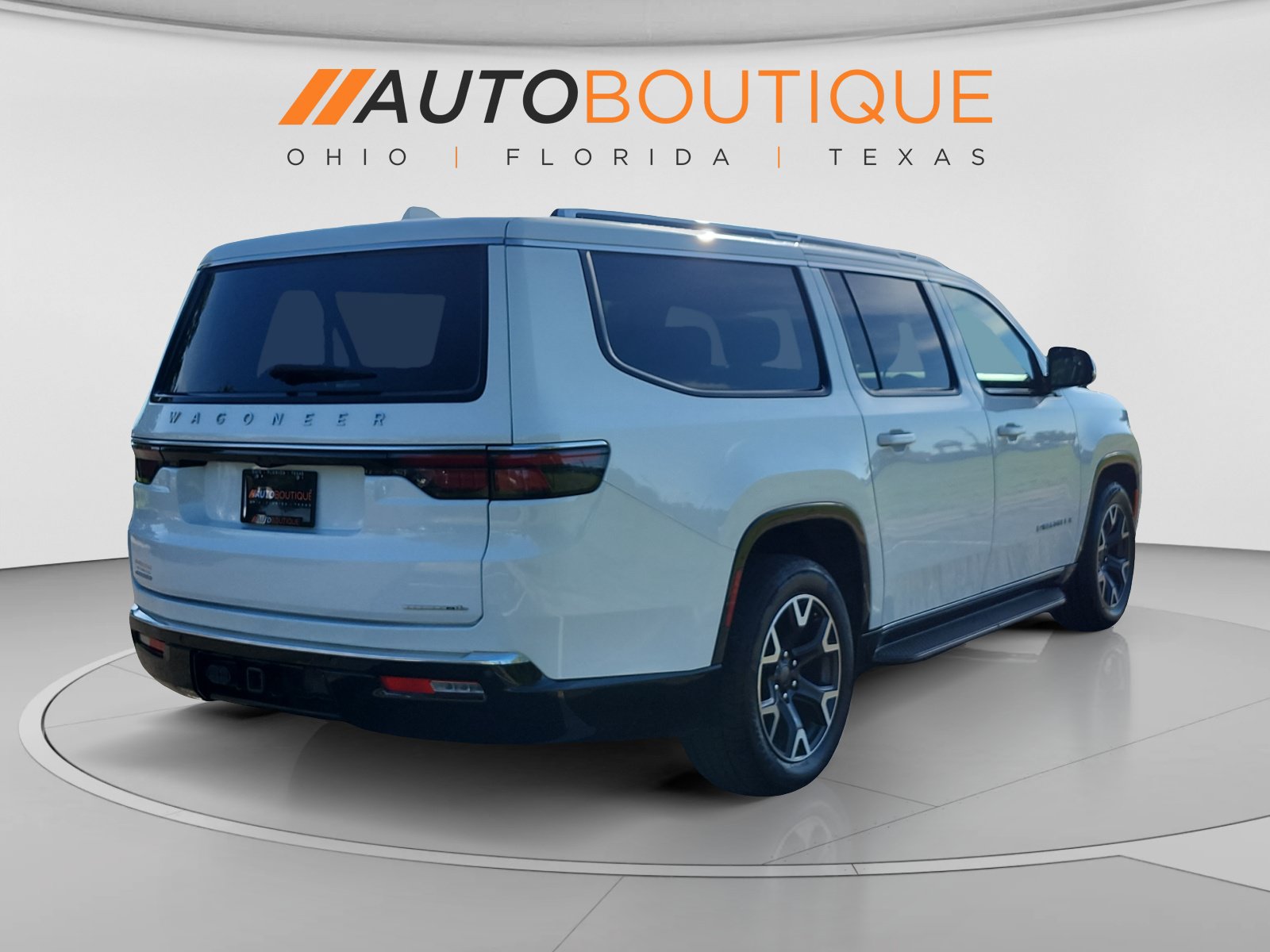 Used 2023 Jeep Wagoneer L Series III w/ Preferred Equipment Group AWD/4WD image 5