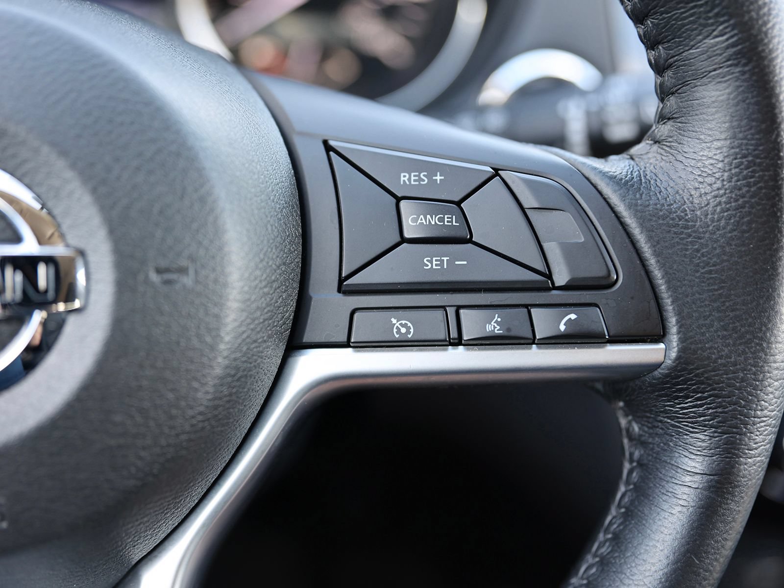 Used 2018 Nissan Rogue SV AWD/4WD image 37