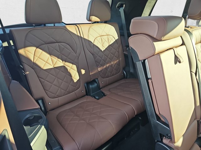 Used 2025 BMW X7 xDrive40i w/ M Sport Package image 12