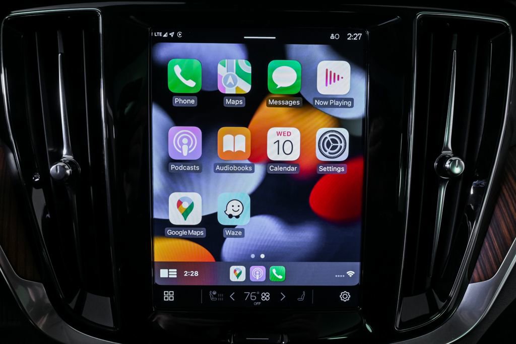 Certified 2025 Volvo V60 B5 Cross Country Plus image 17