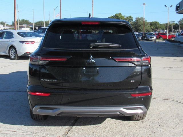 New 2025 Mitsubishi Outlander SE image 4