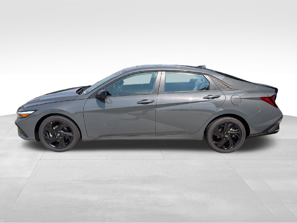 New 2026 Hyundai Elantra SEL Sport FWD image 2