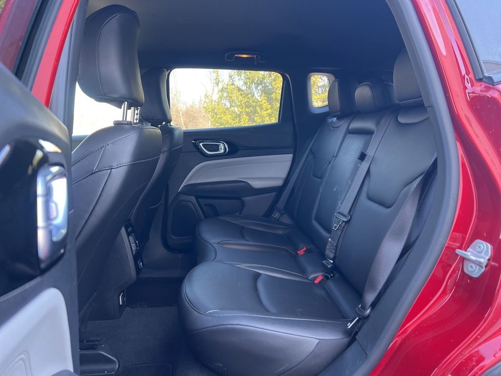 Used 2025 Jeep Compass Limited image 27