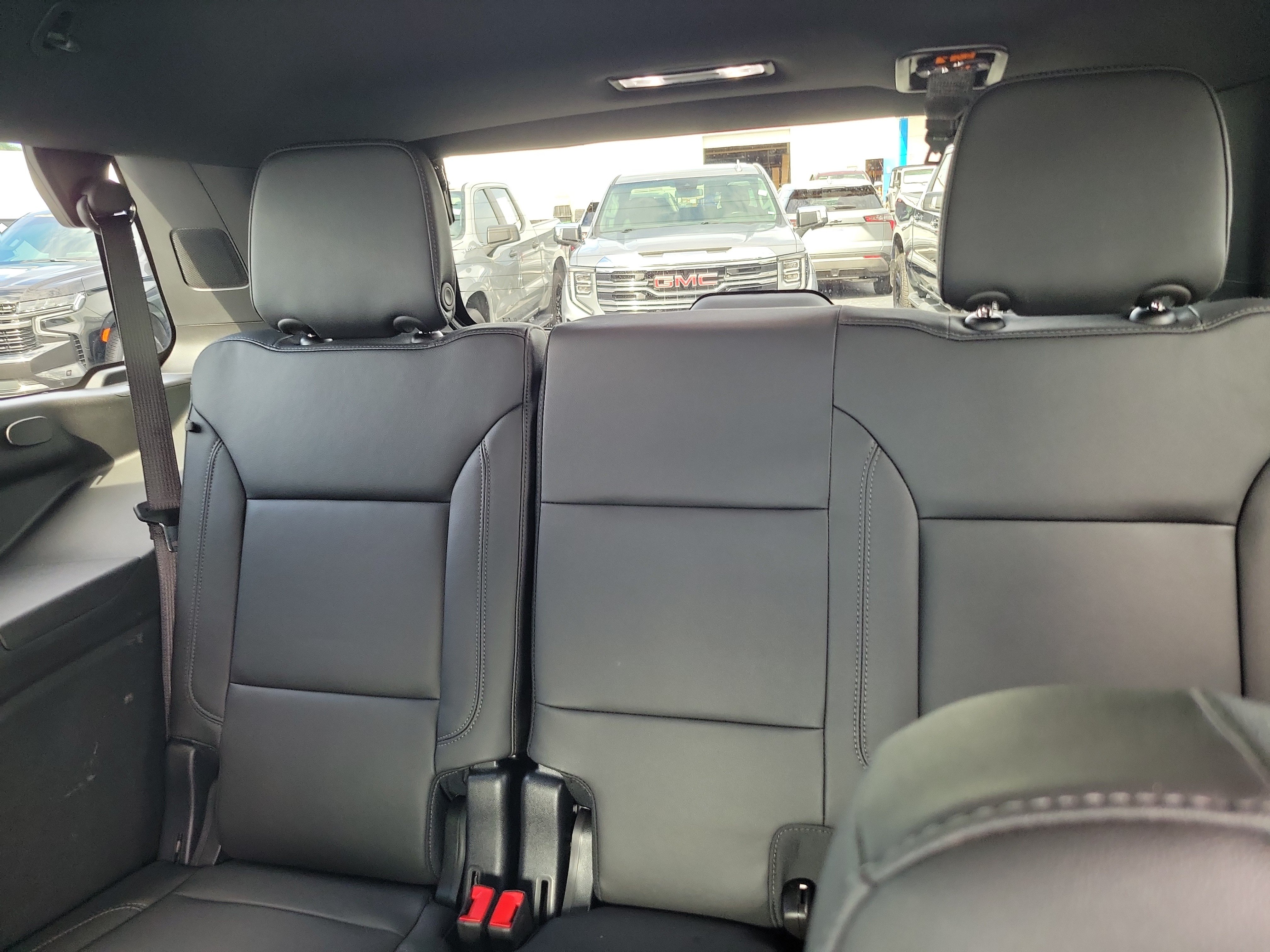 Used 2024 Chevrolet Tahoe Z71 w/ Luxury Package AWD/4WD image 10
