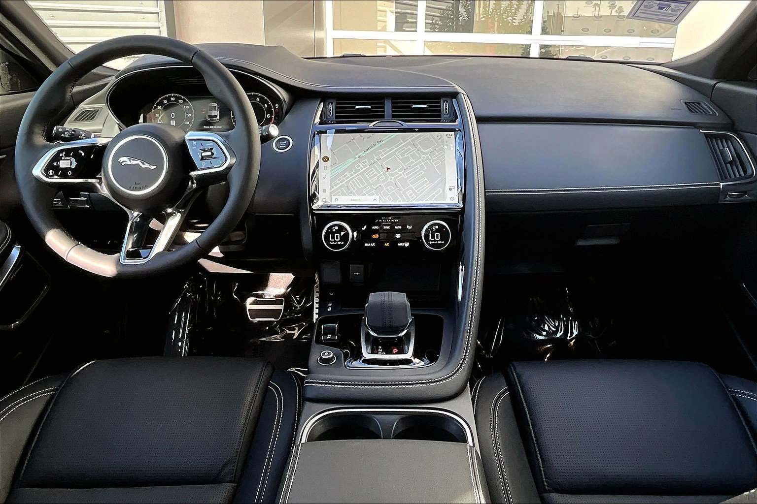 New 2024 Jaguar E-PACE R-Dynamic SE image 5