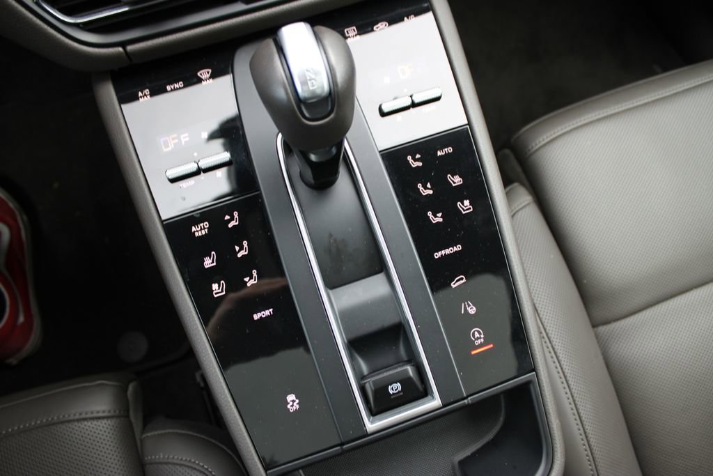 Used 2025 Porsche Macan image 22