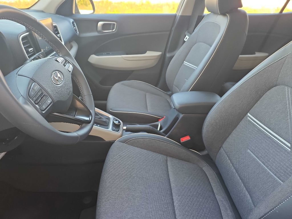Used 2026 Hyundai Venue SEL FWD image 12