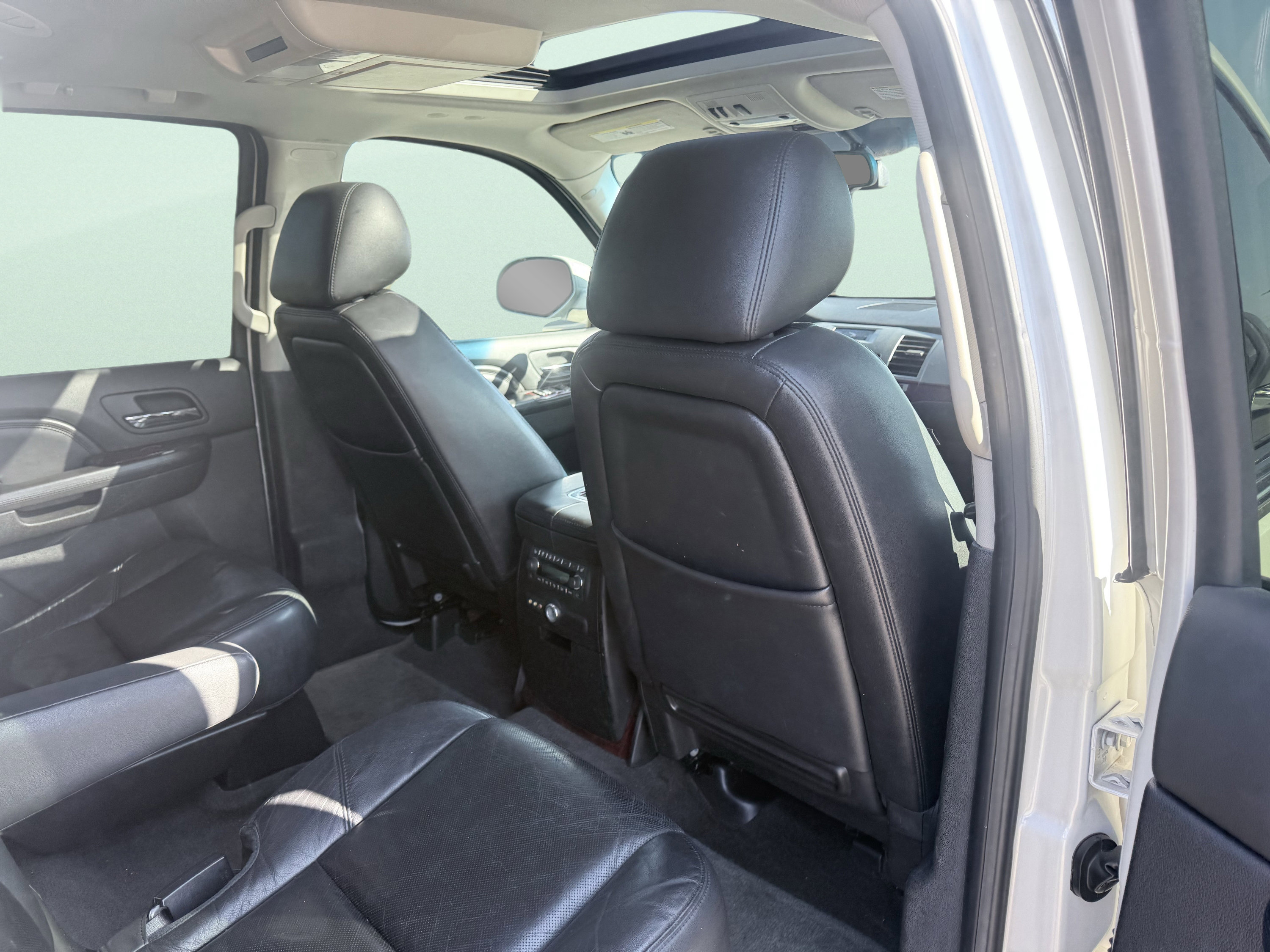 Used 2012 Cadillac Escalade Luxury RWD image 40