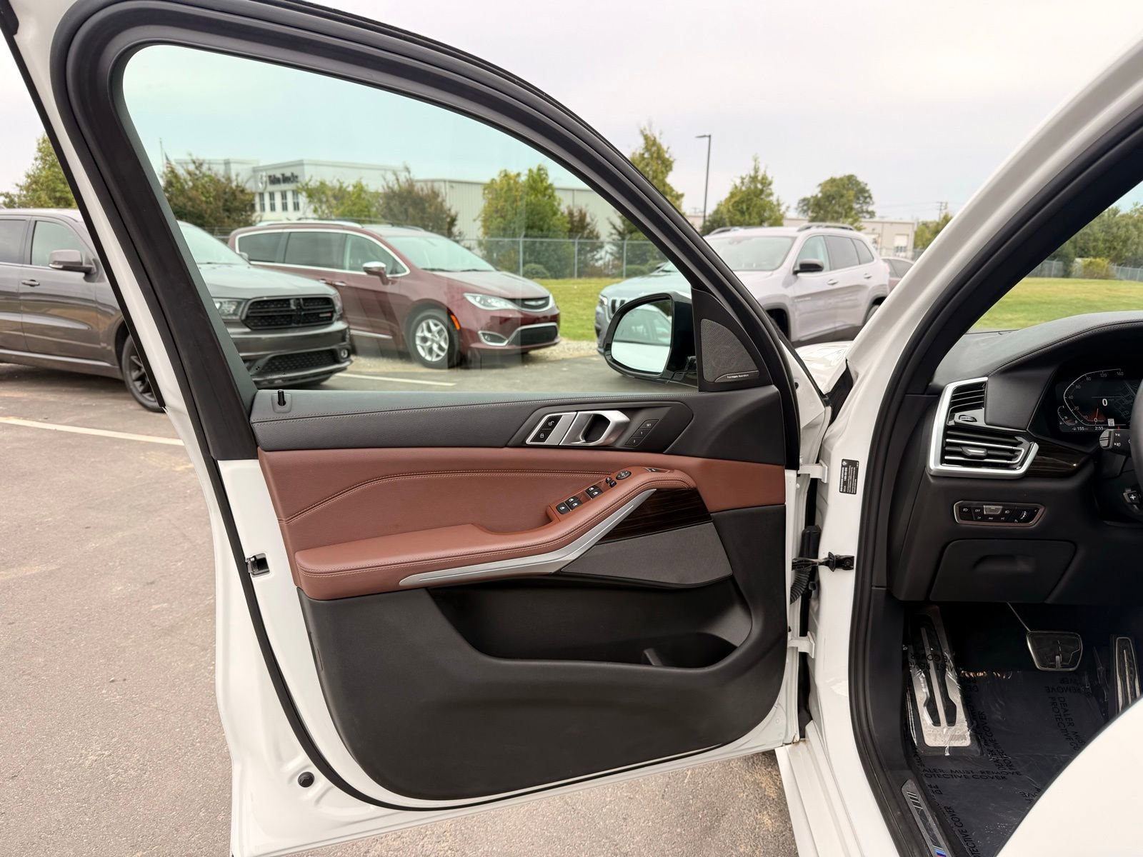 Used 2021 BMW X5 xDrive40i w/ M Sport Package image 17