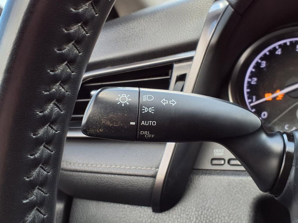 Used 2021 Toyota Camry SE FWD image 15