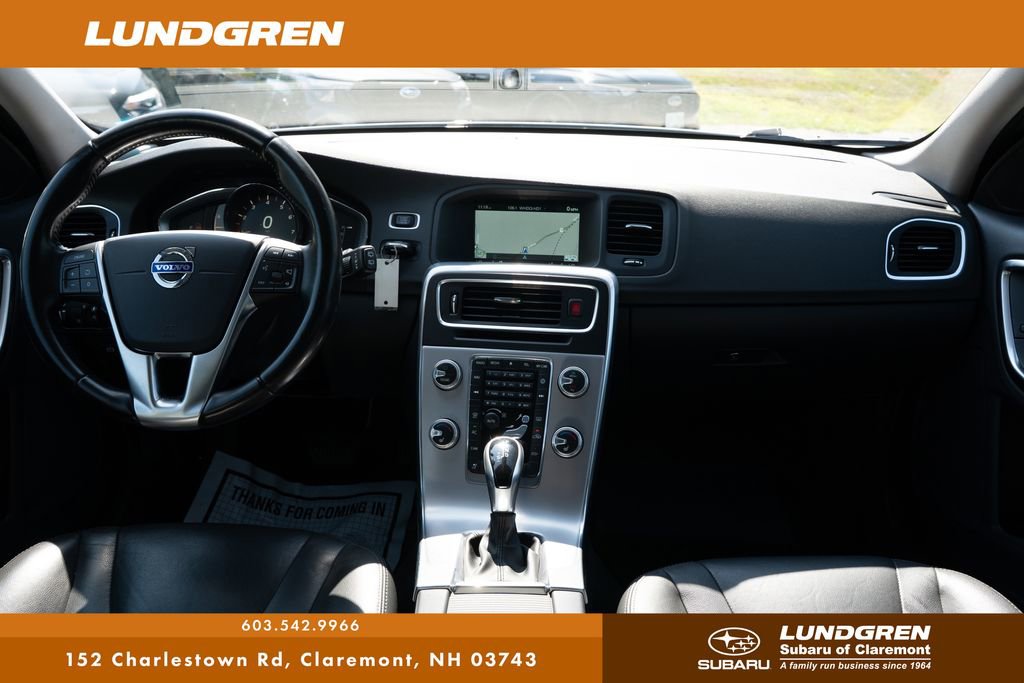 Used 2017 Volvo V60 T5 Premier w/ Convenience Package image 4