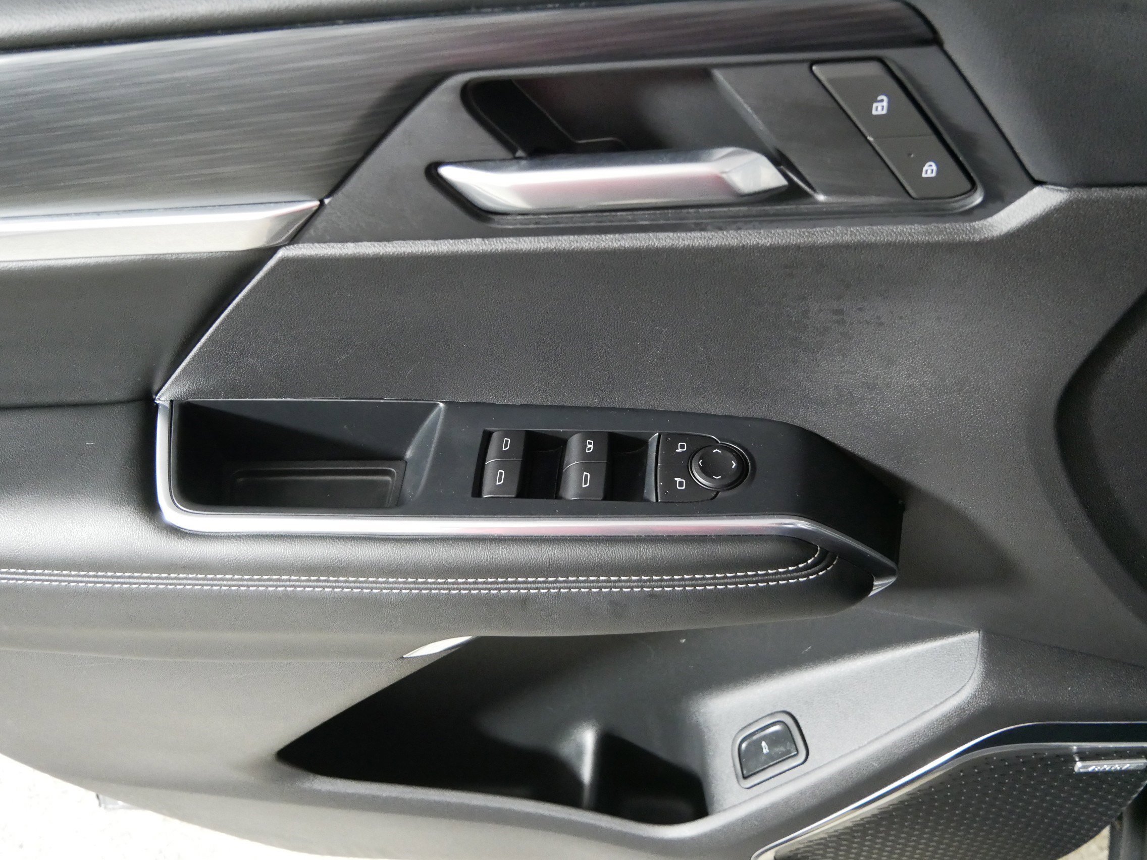 Used 2025 GMC Acadia Elevation w/ Elevation Premium Package image 19