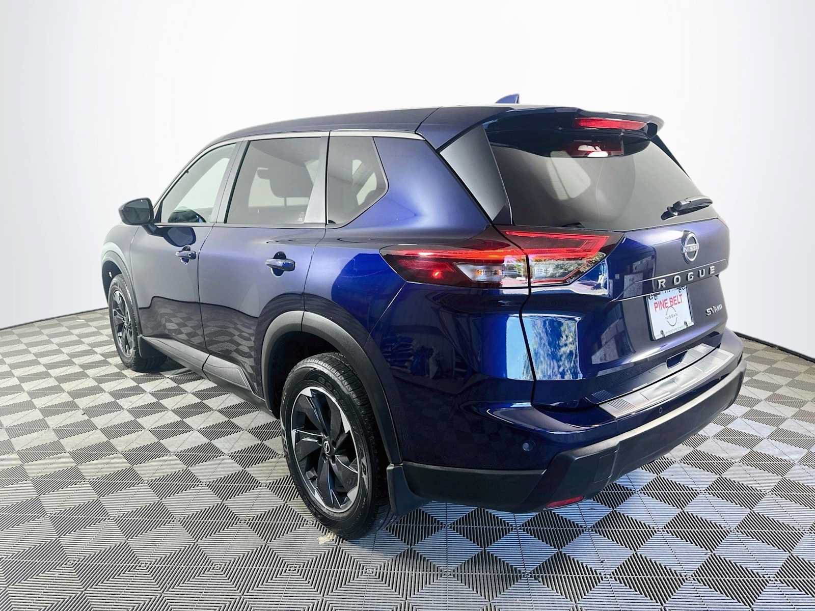 Used 2024 Nissan Rogue SV AWD/4WD image 6