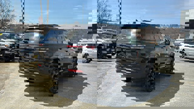 Certified 2024 Jeep Grand Cherokee Limited w/ Black Appearance Package AWD/4WD image 6