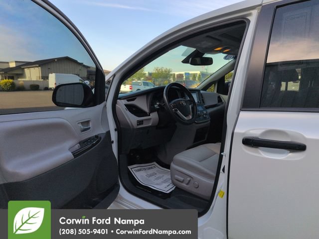 Used 2020 Toyota Sienna XLE w/ XLE Navigation Package AWD/4WD image 9