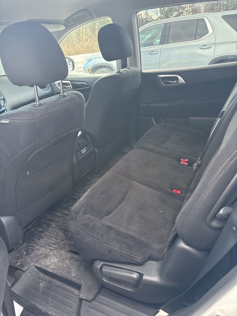 Used 2015 Nissan Pathfinder S image 9