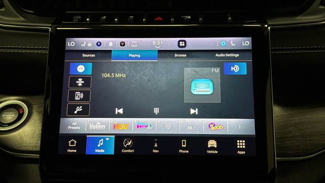 Used 2022 Jeep Grand Cherokee Overland w/ Luxury Tech Group IV AWD/4WD image 29