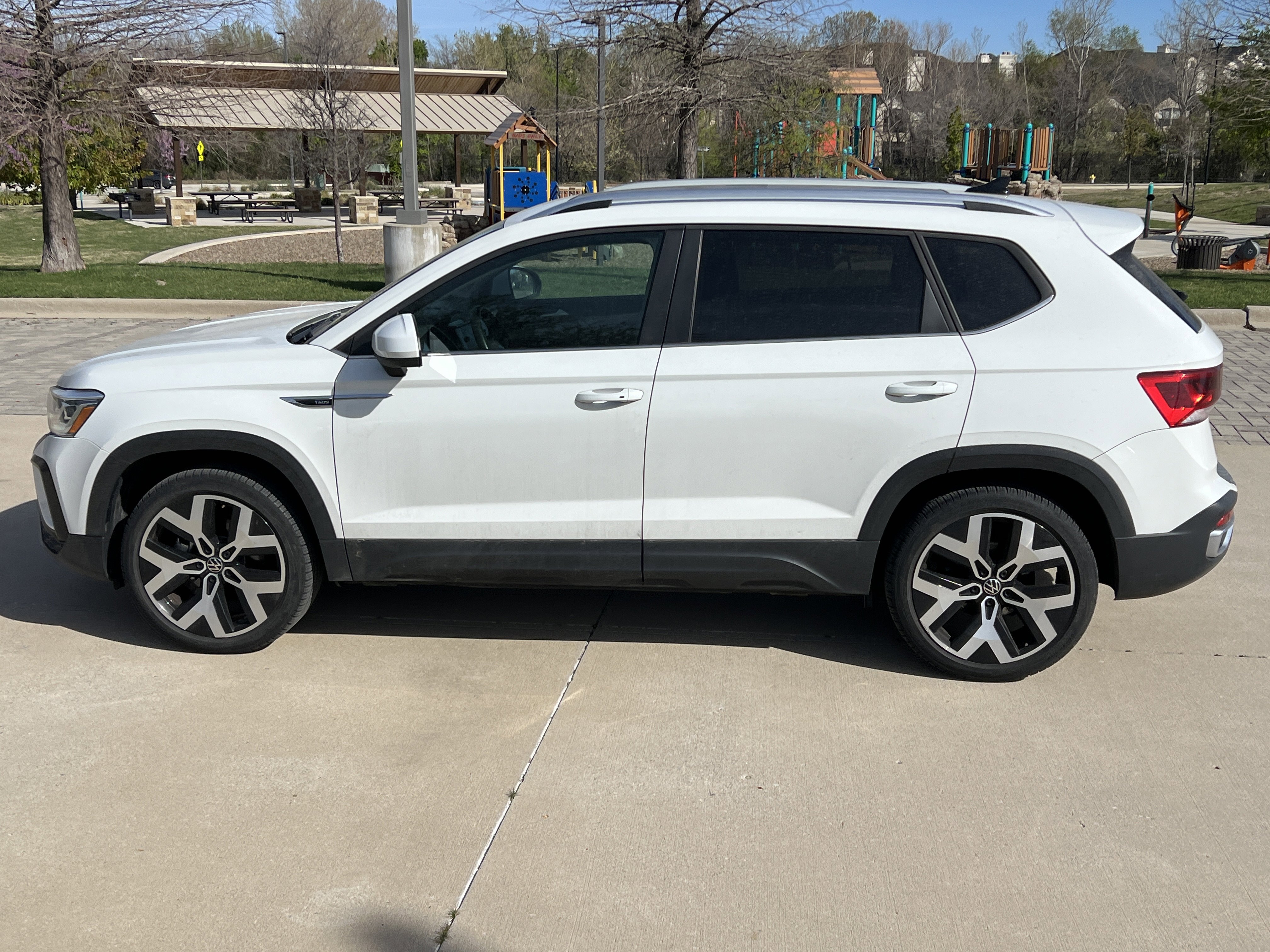 Certified 2023 Volkswagen Taos SEL image 7