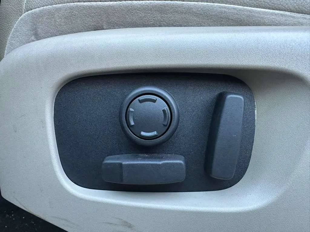 Used 2017 Land Rover Discovery HSE AWD/4WD image 12