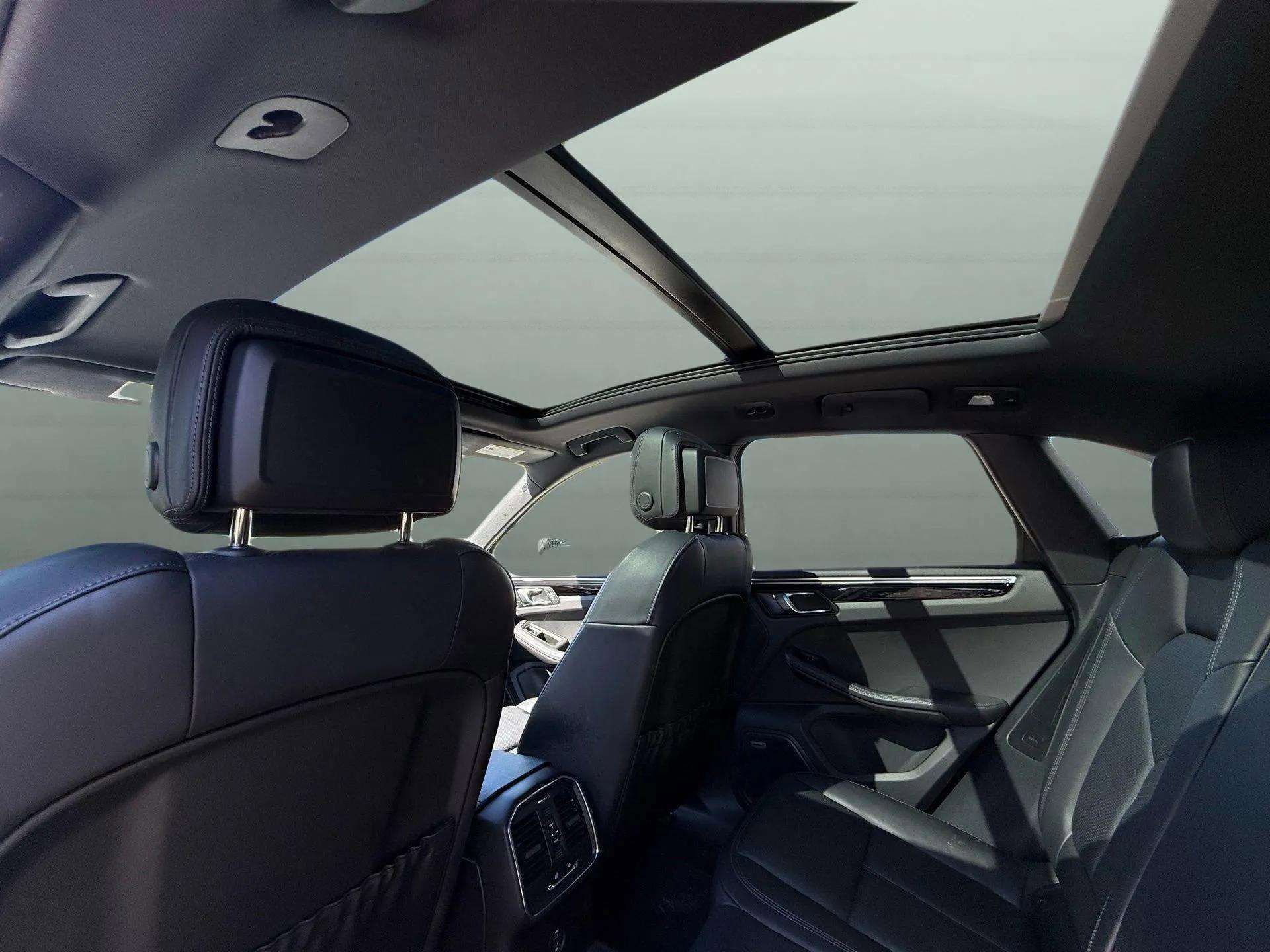 Used 2024 Porsche Macan image 44