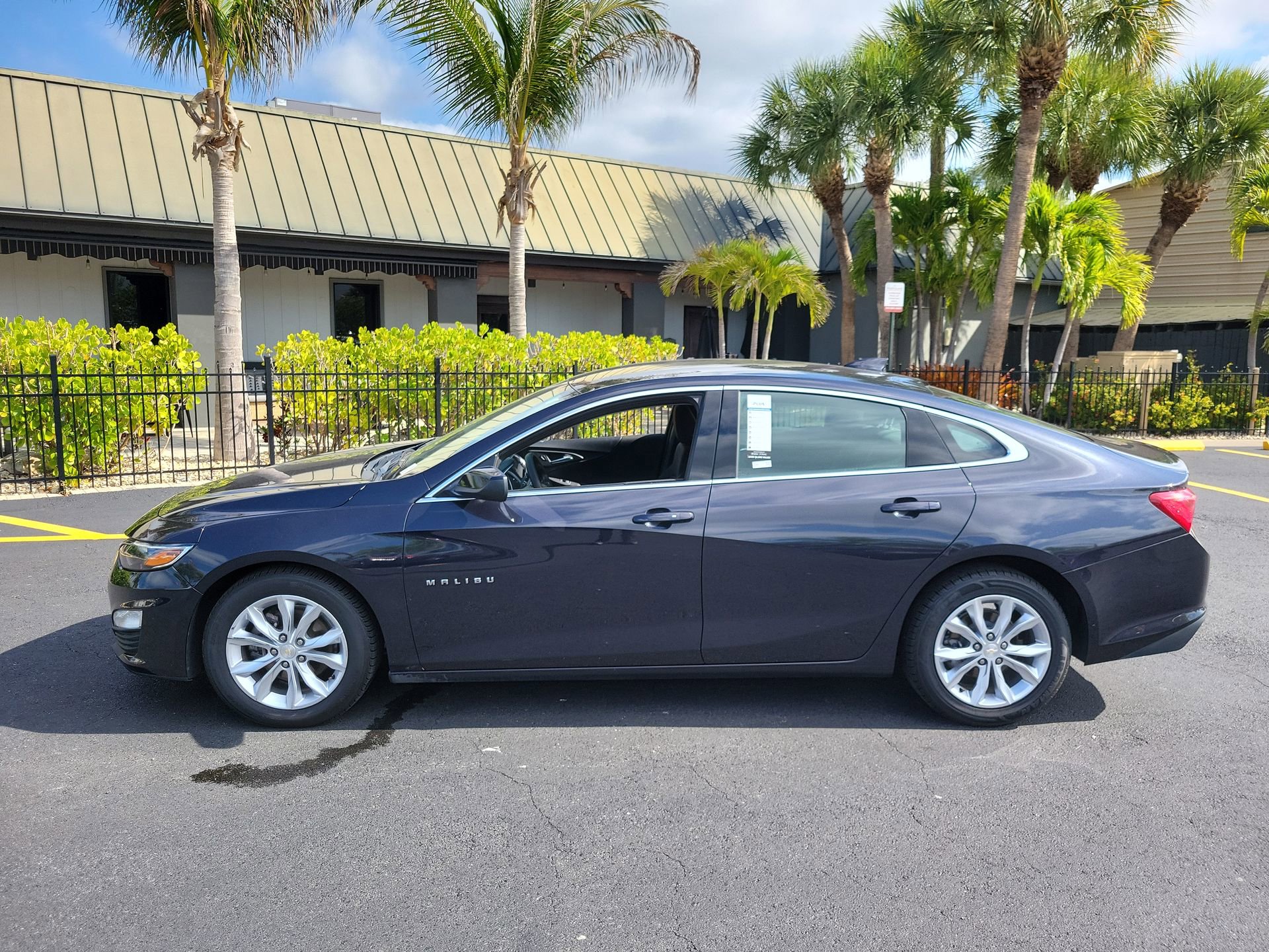Used 2023 Chevrolet Malibu LT FWD image 9