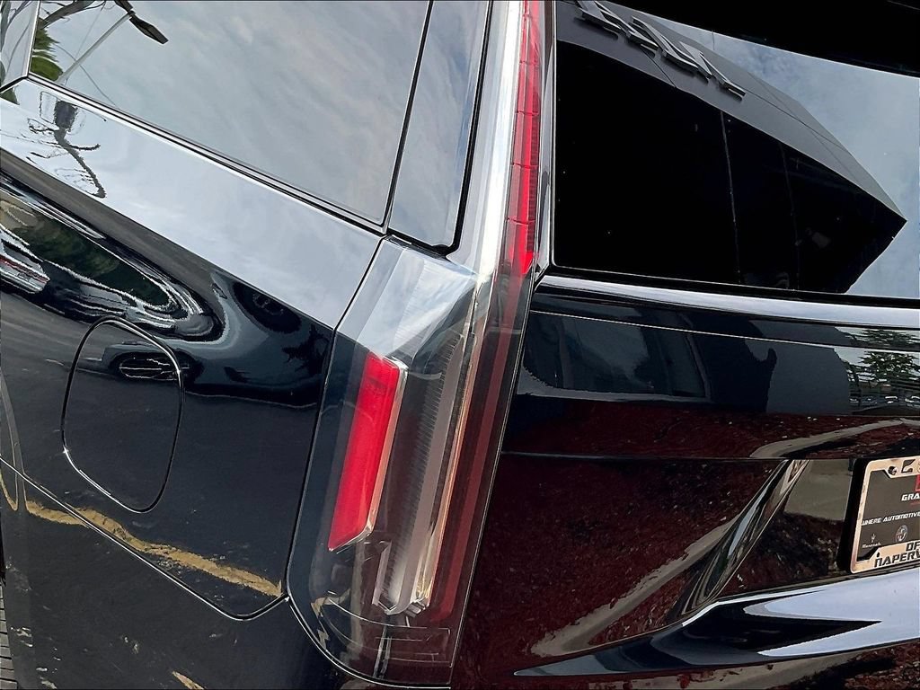 Used 2023 Cadillac Escalade ESV V w/ LPO, ONYX Package AWD/4WD image 19