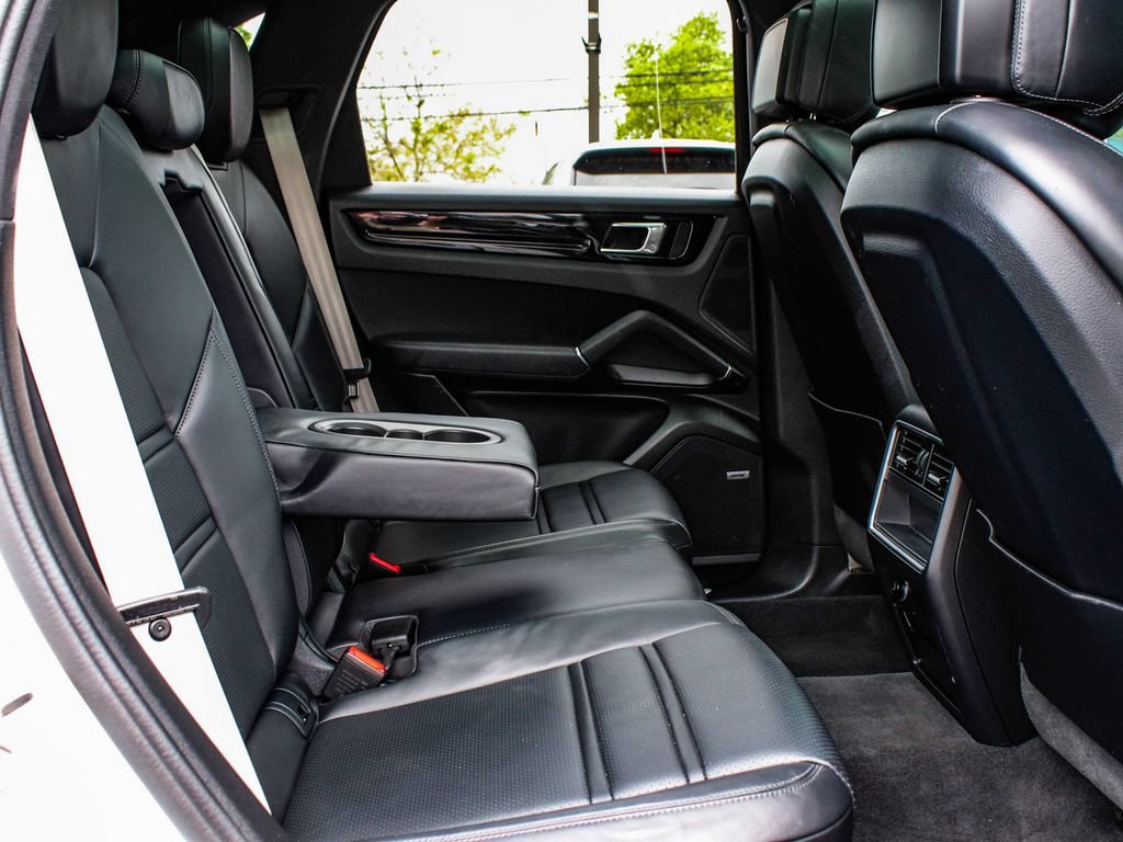 Used 2023 Porsche Cayenne w/ Premium Package AWD/4WD image 40
