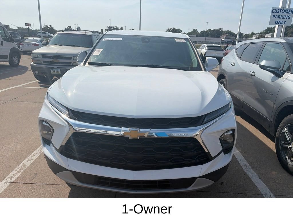 Used 2025 Chevrolet Blazer LT FWD image 3