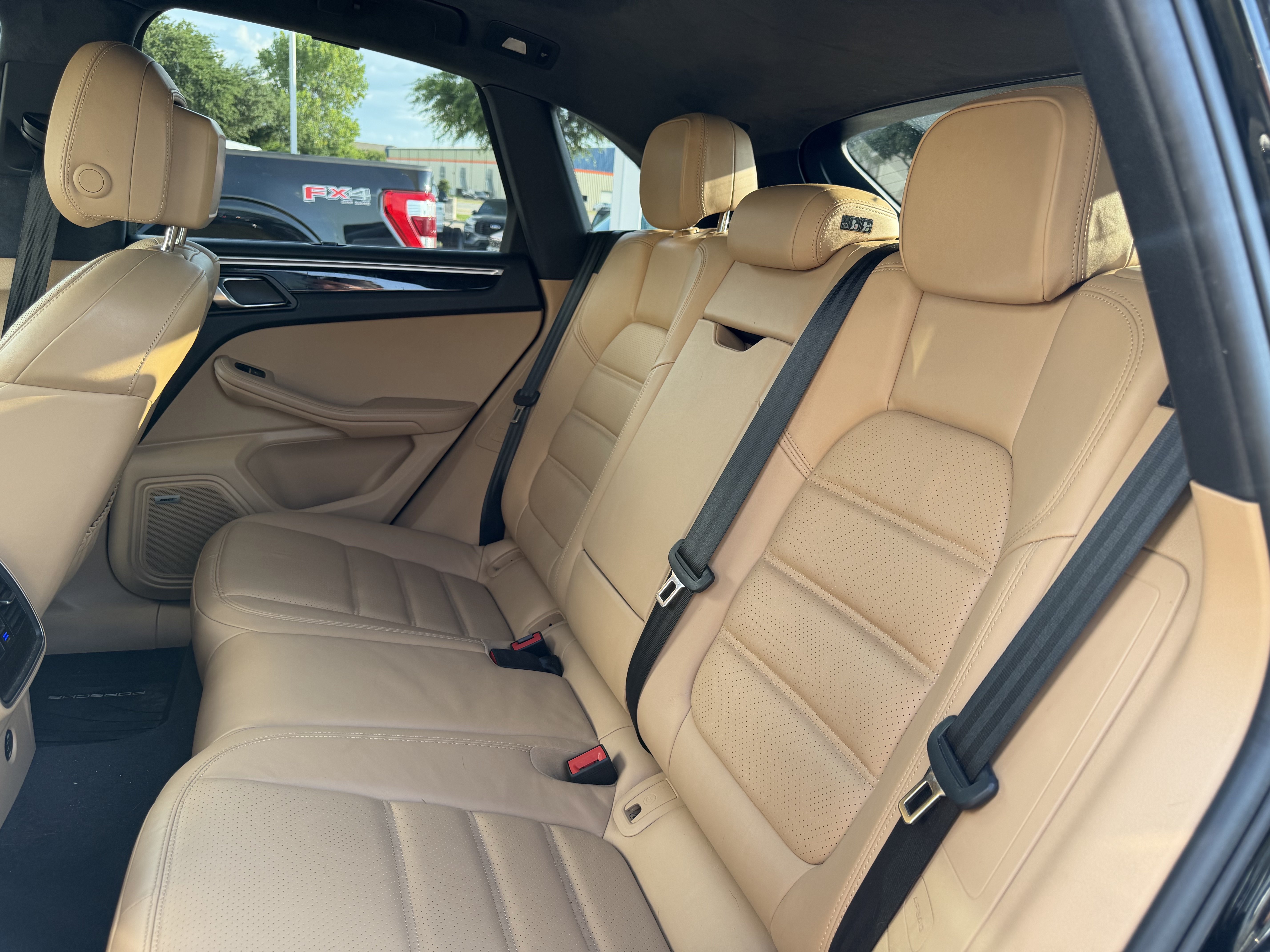 Used 2018 Porsche Macan Turbo w/ Premium Package Plus AWD/4WD image 27