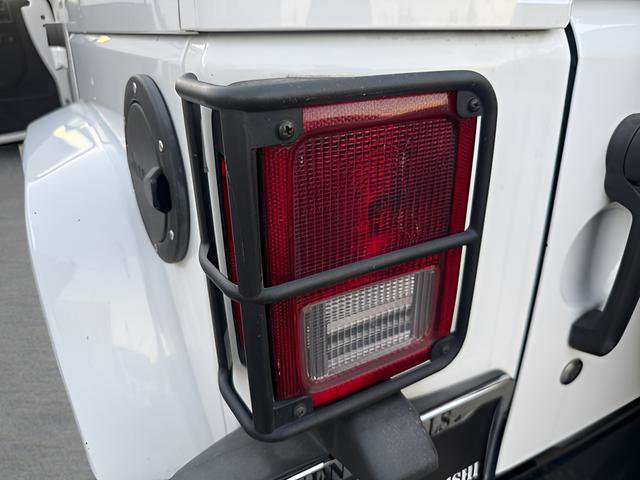 Used 2018 Jeep Wrangler Unlimited Sahara image 28