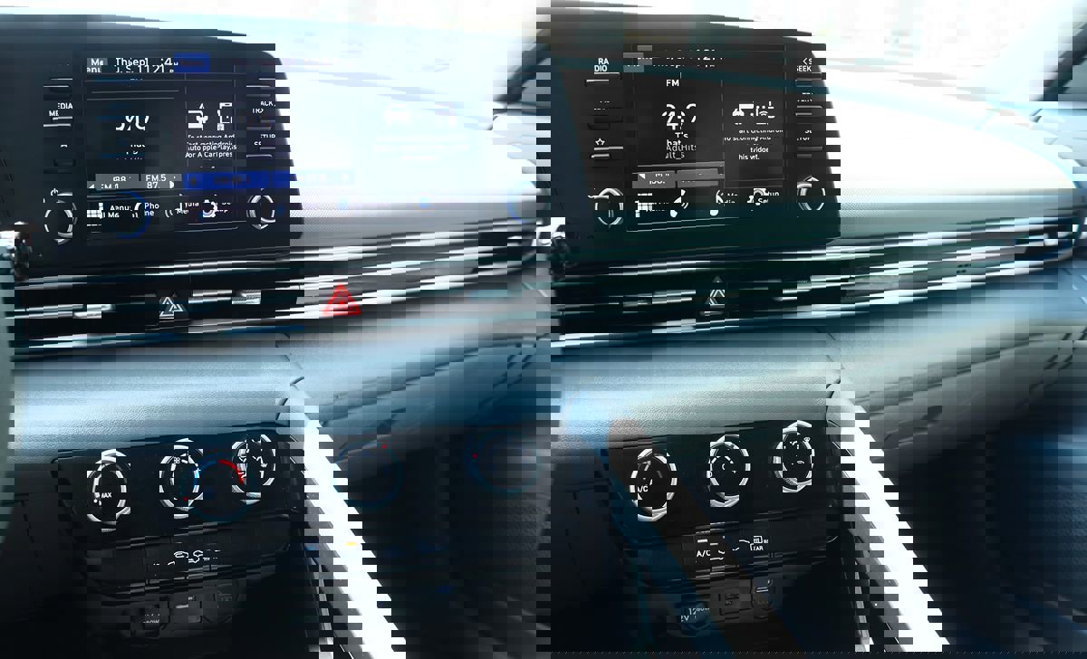 Used 2024 Hyundai Elantra SE image 42