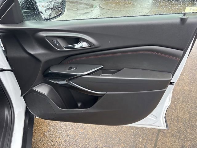 Used 2024 Chevrolet Trax RS w/ Sunroof Package image 35