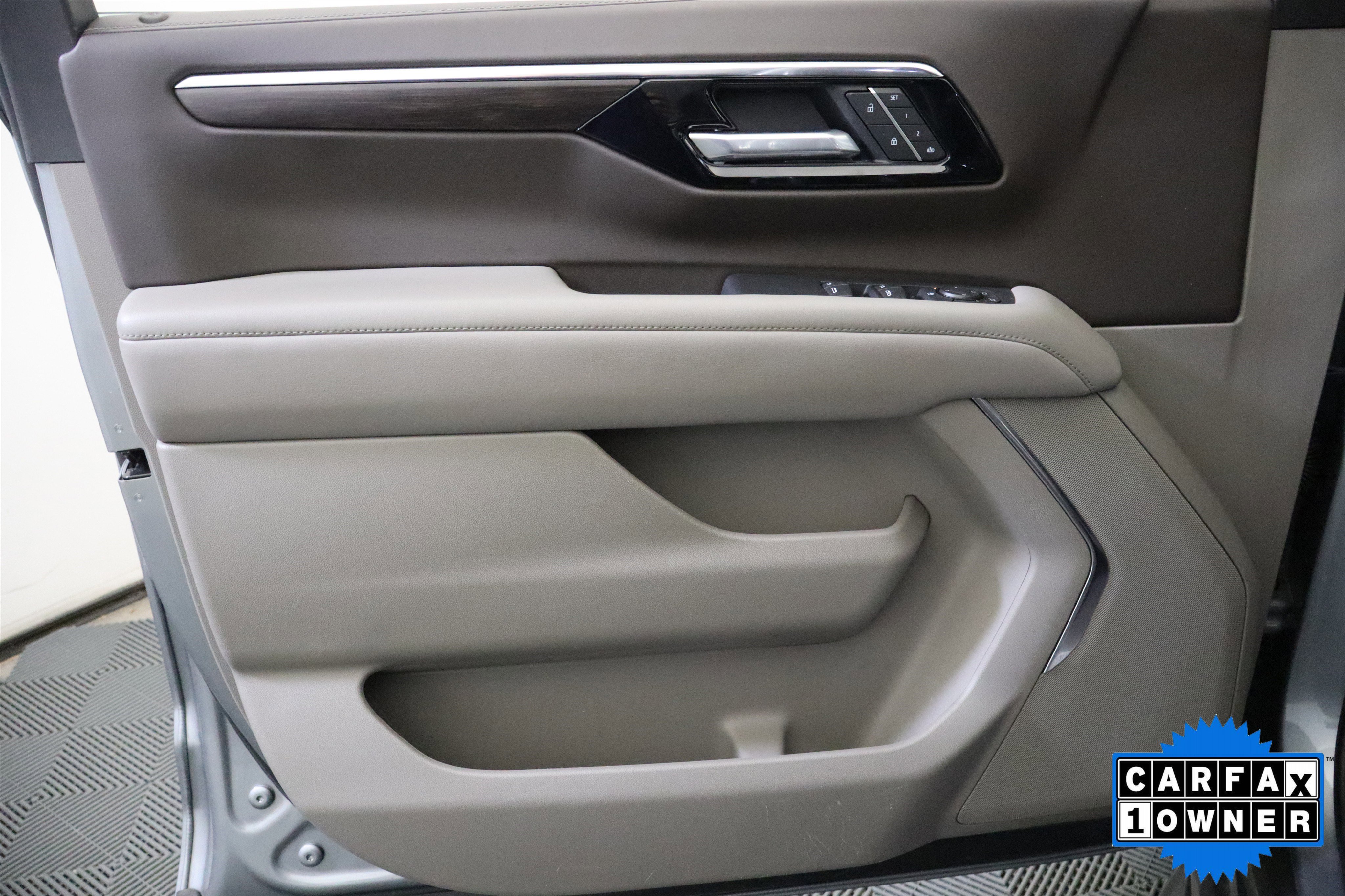 Used 2025 Chevrolet Suburban LT image 35