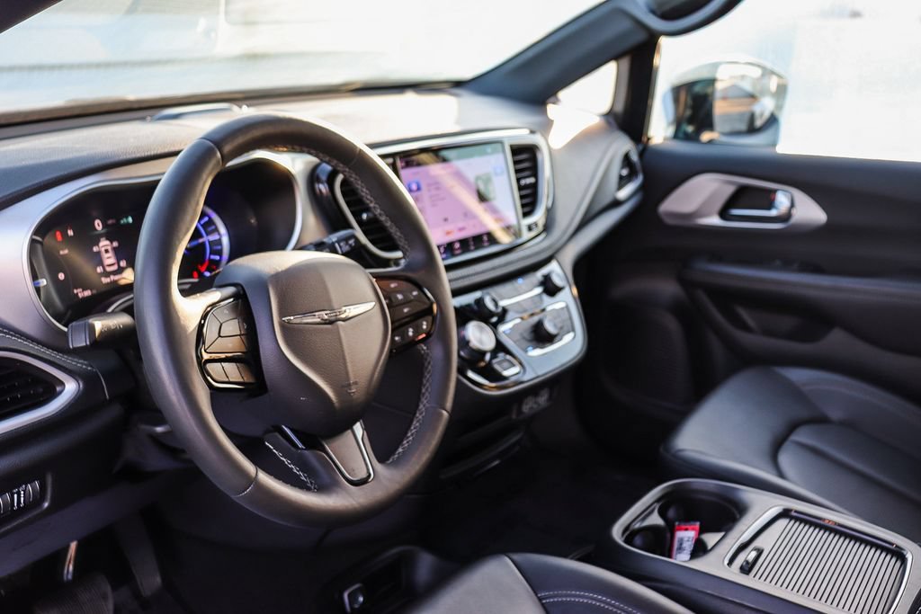 Used 2024 Chrysler Pacifica Limited FWD image 23