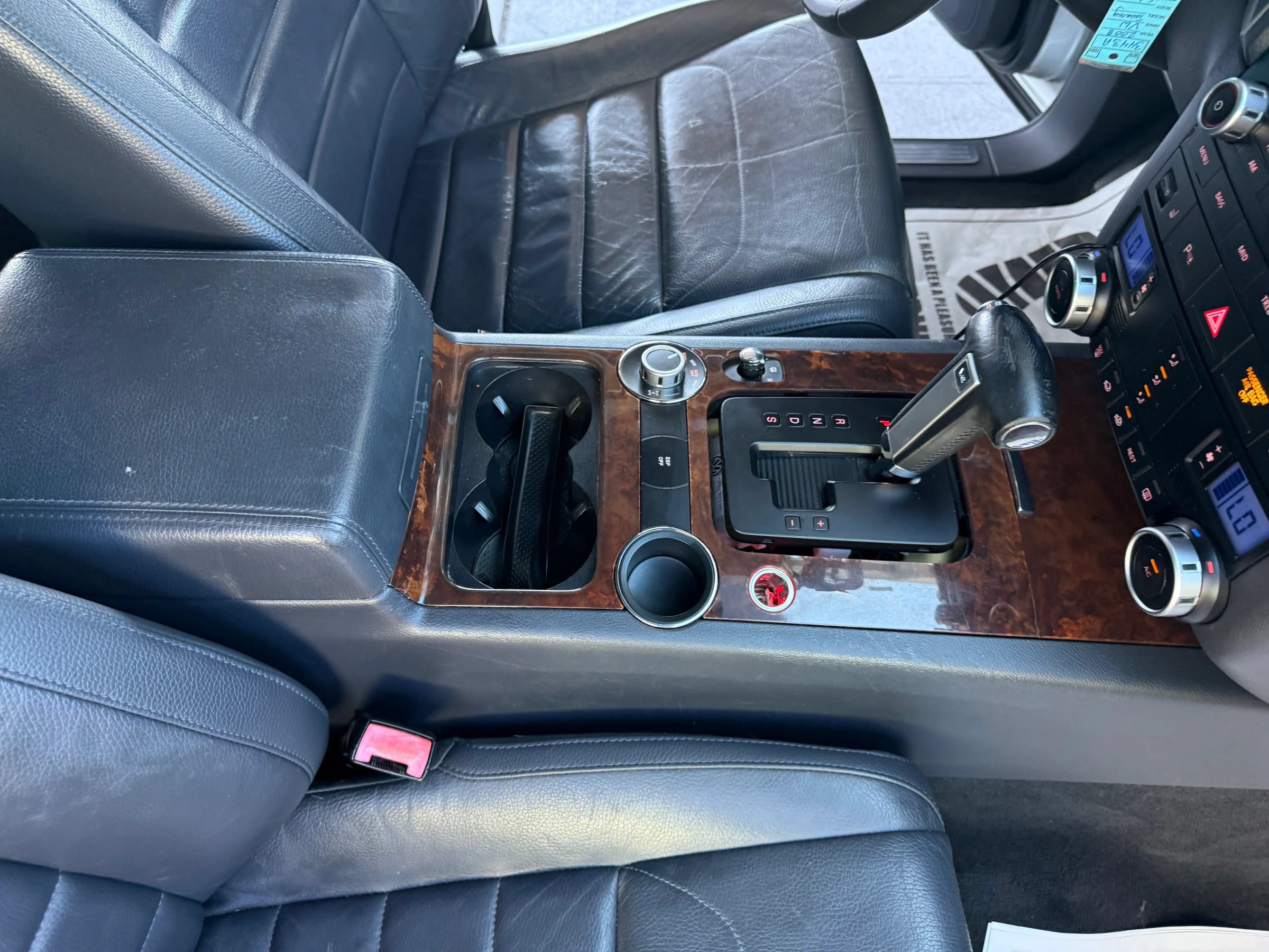 Used 2008 Volkswagen Touareg V6 AWD/4WD image 24