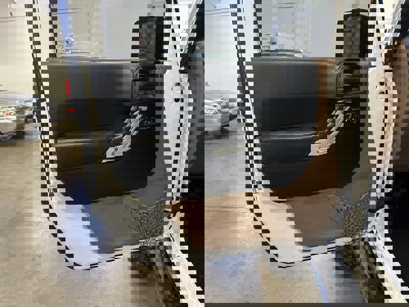 Used 2015 Jeep Wrangler Unlimited Rubicon w/ Connectivity Group image 25