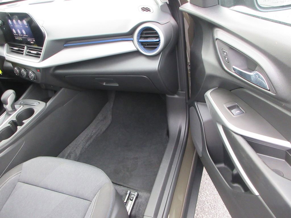 Used 2024 Chevrolet Trax LS w/ LS Convenience Package image 18