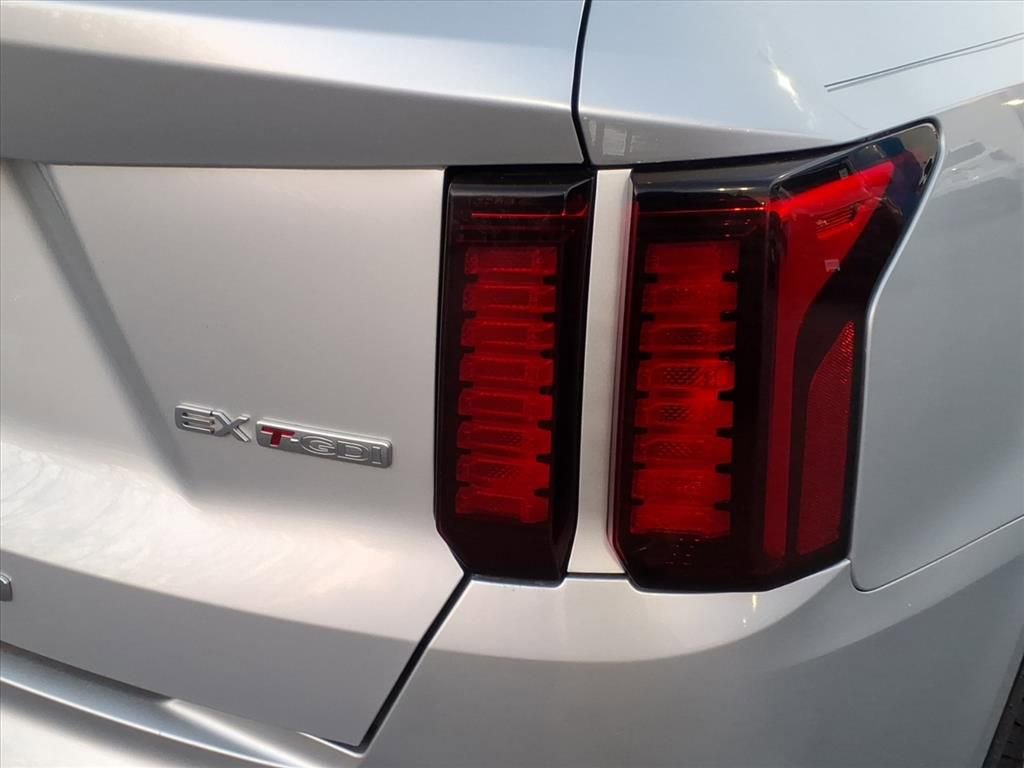 Used 2021 Kia Sorento EX w/ Panoramic Sunroof Package image 9