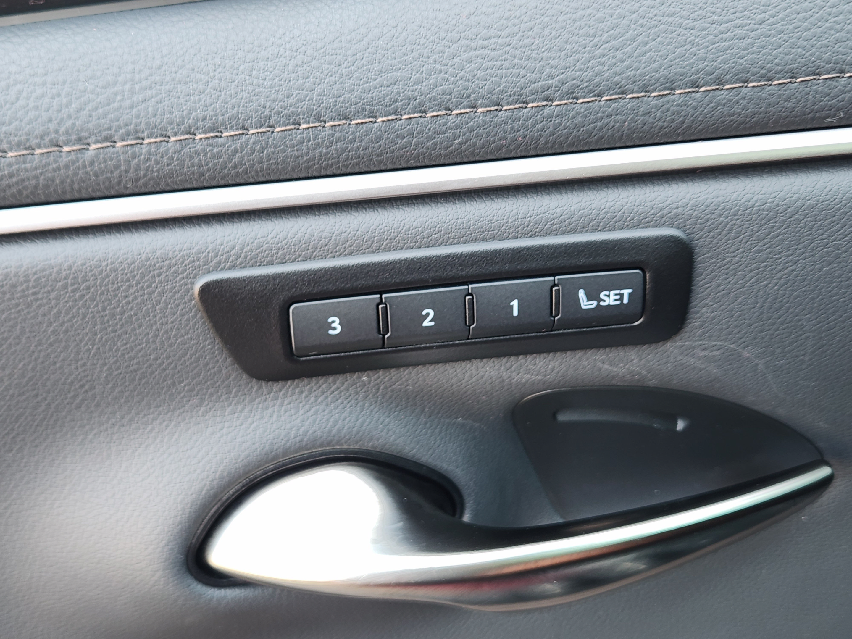 Certified 2025 Lexus ES 350 w/ Premium Package FWD image 19