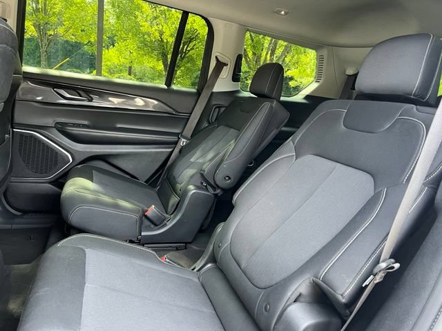 Used 2021 Jeep Grand Cherokee L Laredo w/ Luxury Tech Group I AWD/4WD image 16