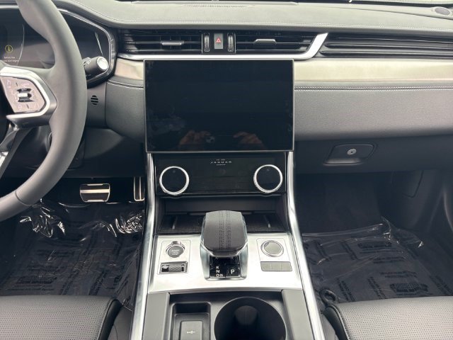New 2024 Jaguar XF R-Dynamic SE AWD/4WD image 15