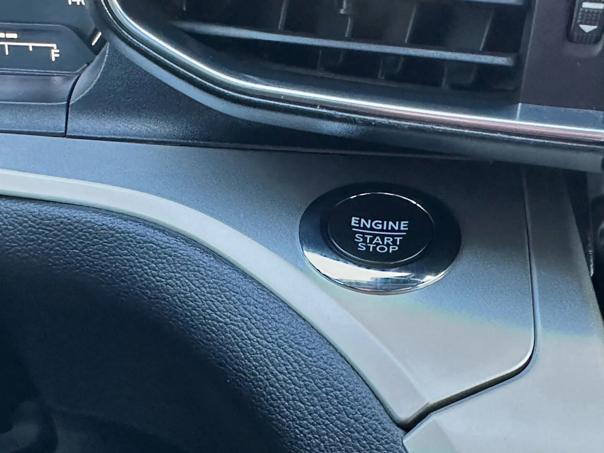 Used 2022 Ford Explorer XLT w/ Equipment Group 202A image 34