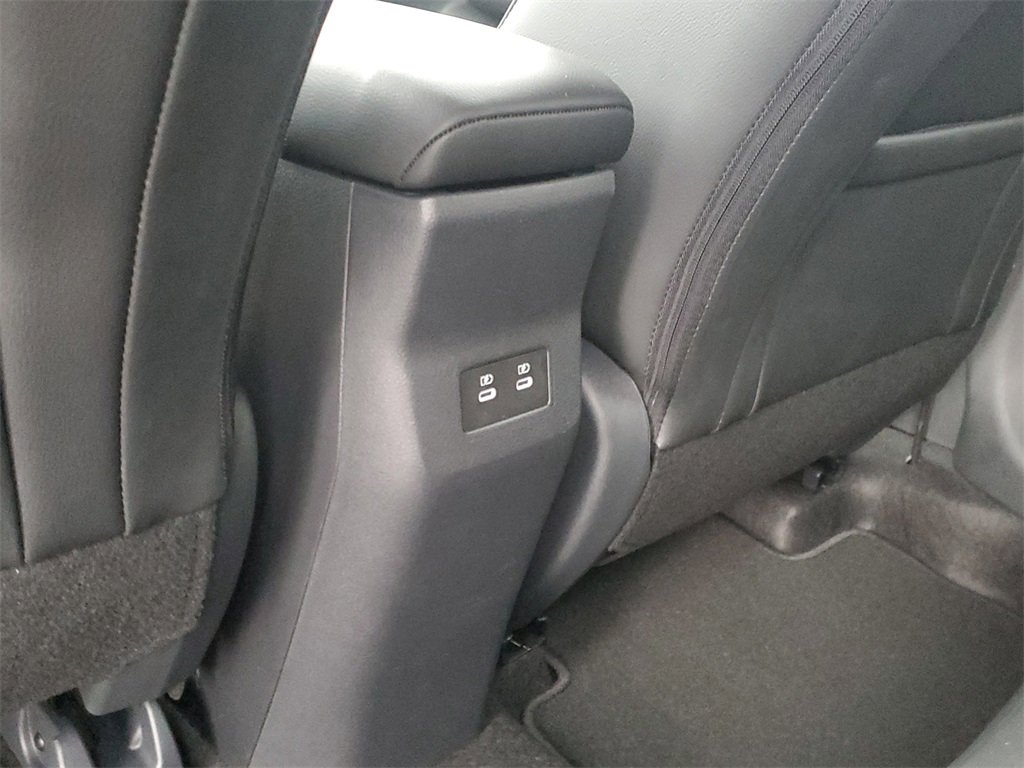 Used 2025 Nissan Kicks SR image 12